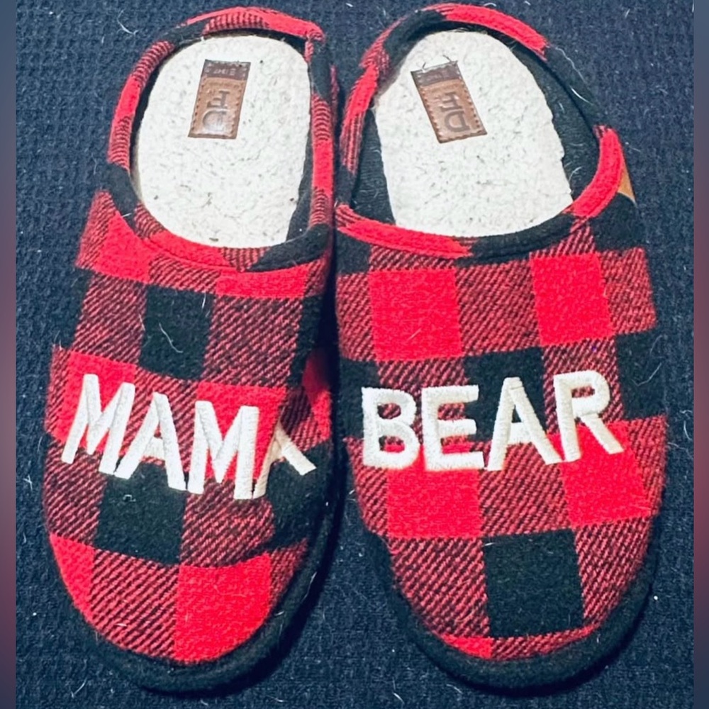 Dearfoams Mama Bear Red and Black Plaid Slippers Womens 7-8